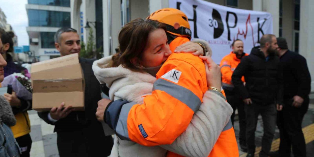 Deprem bölgesinden dönen HAPAK ekibine Artvin’de duygusal karşılama