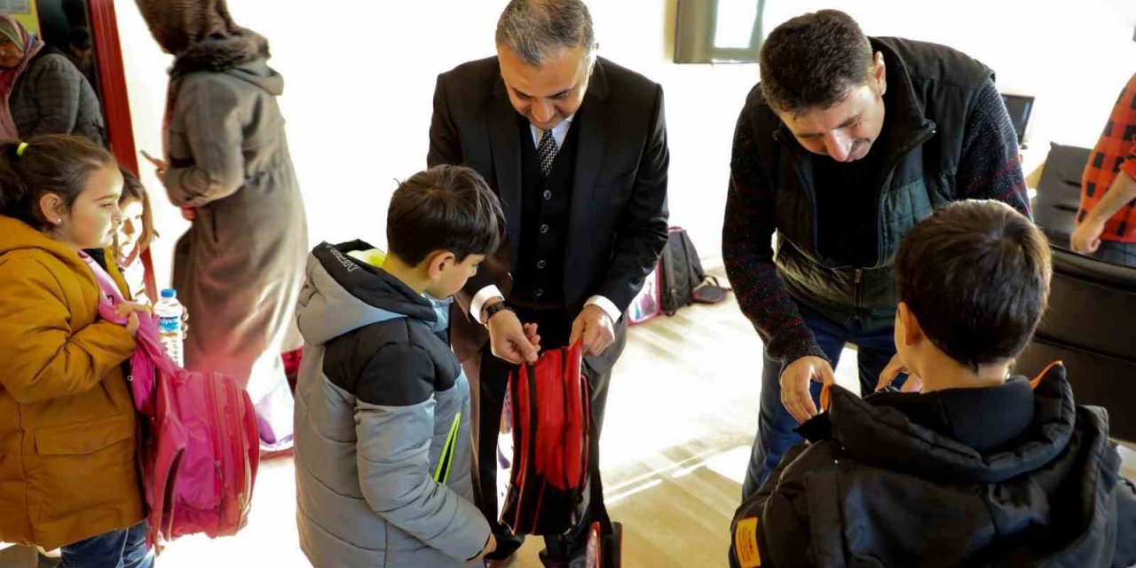 Başkan Cabbar, Misafir Öğrencileri Okullarında Ziyaret Etti