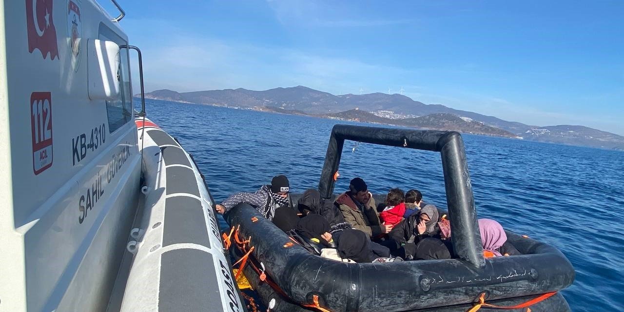 İzmir açıklarında düzensiz göçmen yoğunluğu