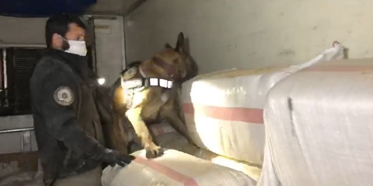 TEM’de durdurulan saman yüklü tırdan 99 kilo eroin çıktı