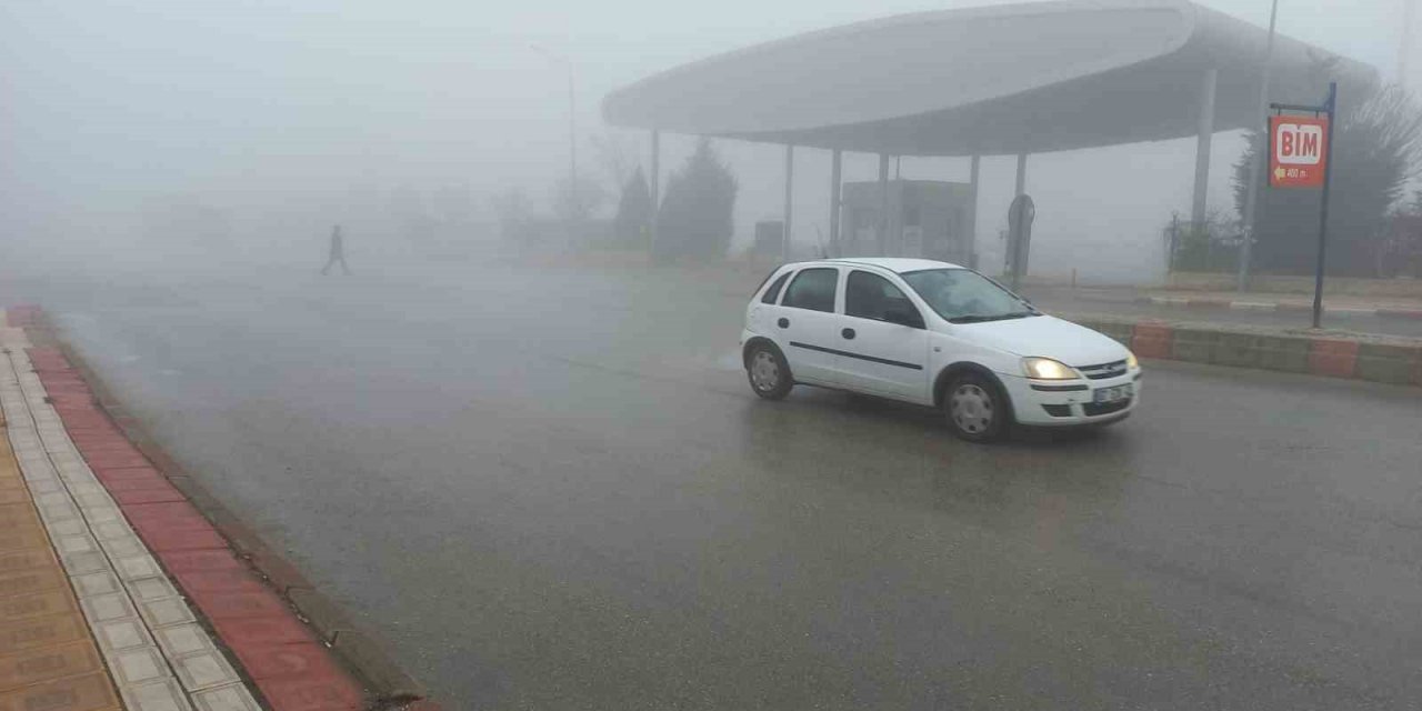 Afyonkarahisar’da sis etkisini gösterdi