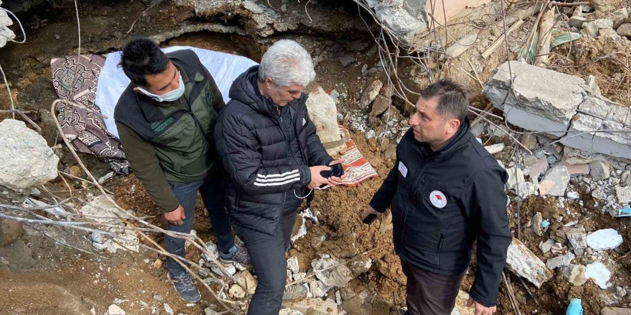 15 gün boyunca enkazın altında kalan ’Asi’ kurtarıldı