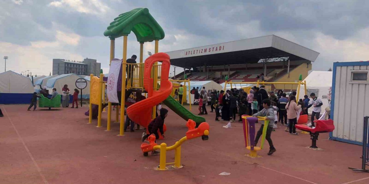 Melikgazi Çadır Kente Oyun Parkı Kurdu
