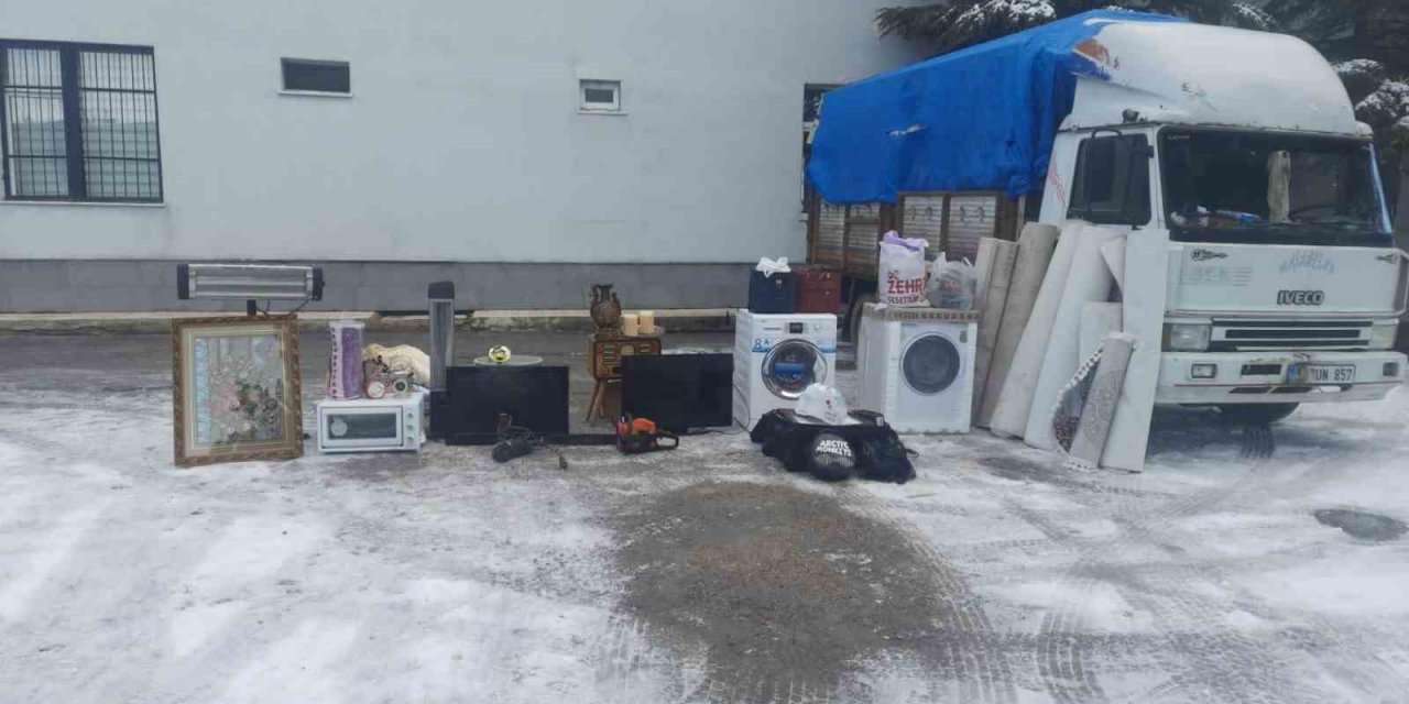 Hırsızlar Suçüstü Yakalandı