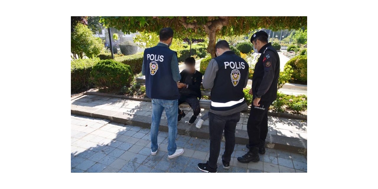 Üzerinden çok sayıda kimlik ve telefon çıktı