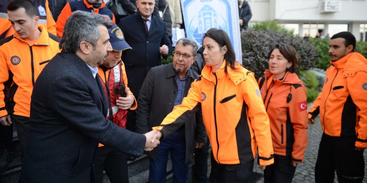 Başkan Yılmaz, depremden dönen ekibi karşıladı