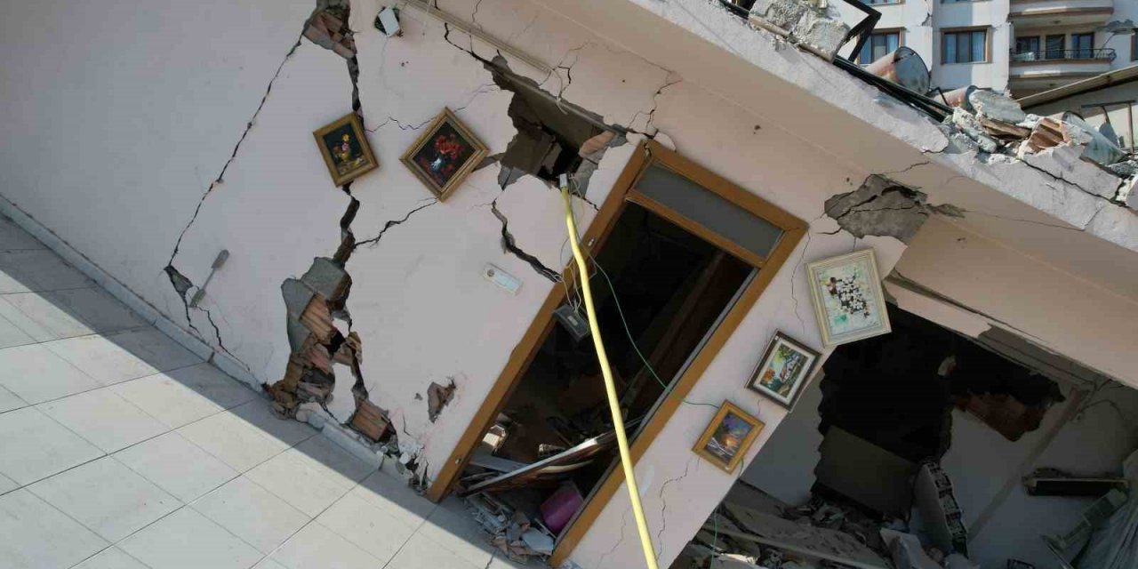 Hatay’da deprem sonrası enkazlar havadan görüntülendi