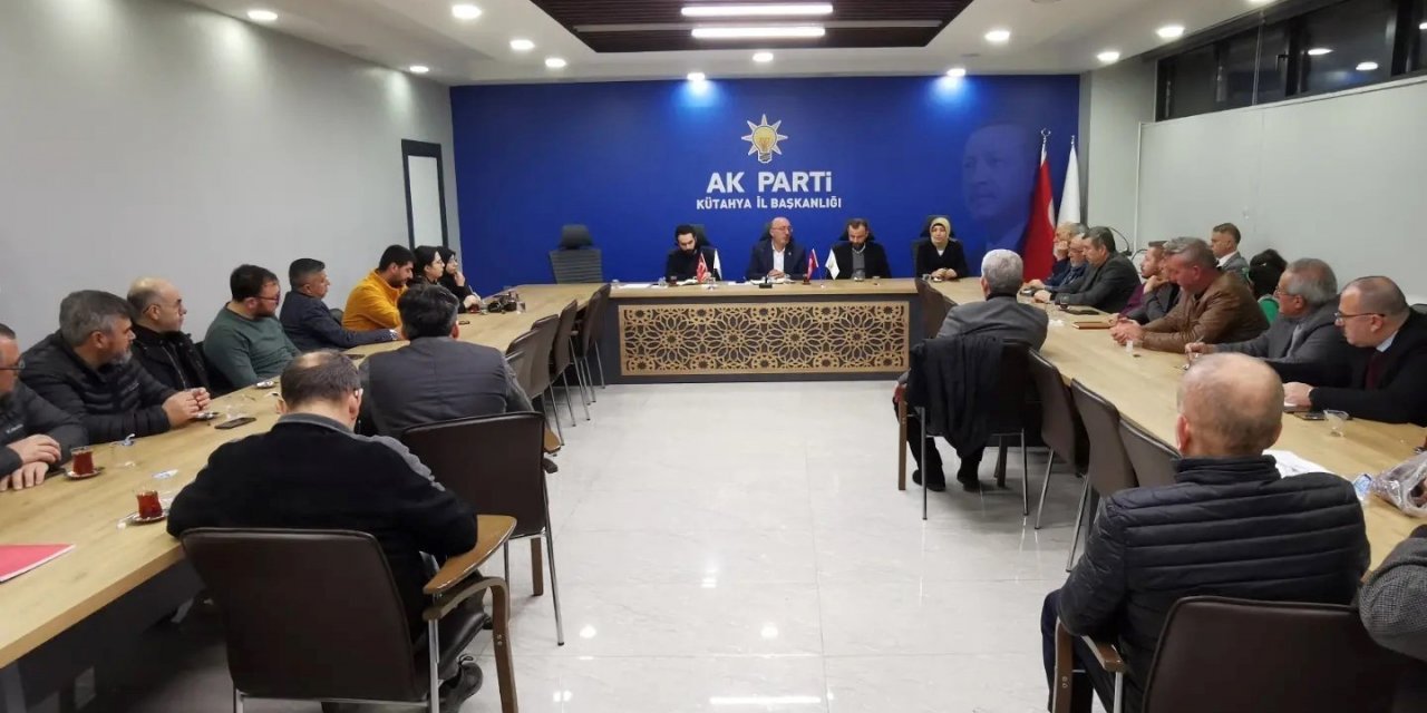Kütahya AK Parti’de deprem felaketinde yapılan faaliyetler masaya yatırıldı