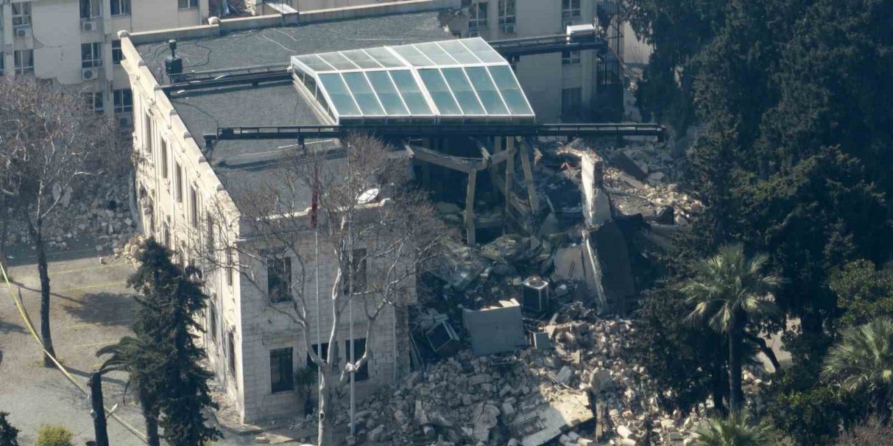 Hatay Valiliği’nin tarihi binası depremde yıkıldı