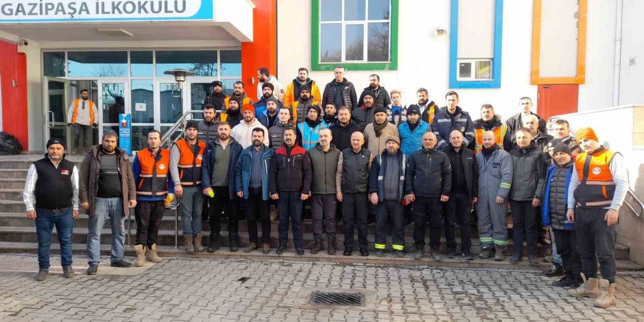 AK Parti Kocaeli teşkilatı deprem bölgesine gidiyor
