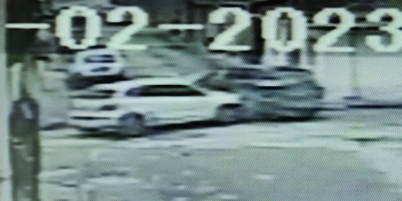 Bursa’da otomobillerin kazası kamerada; 3 yaralı