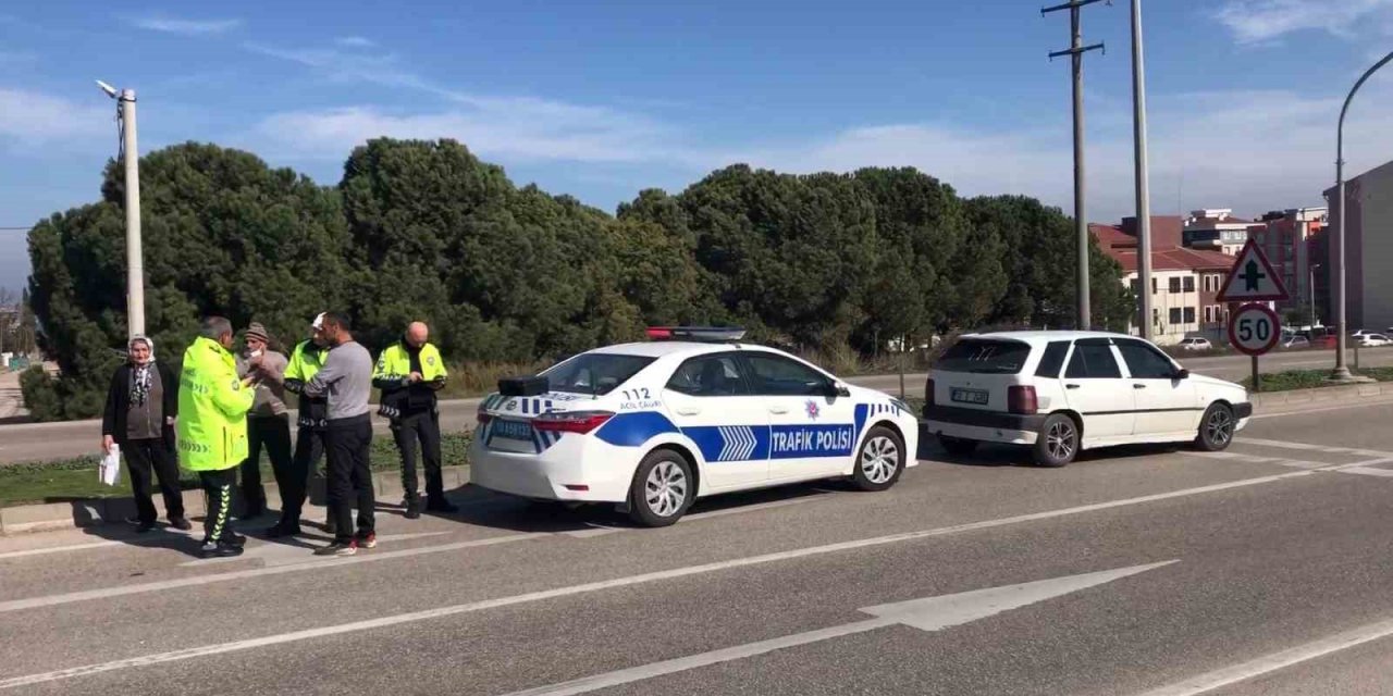 Bandırma’da otomobilin çarptığı yaşlı kadın yaralandı