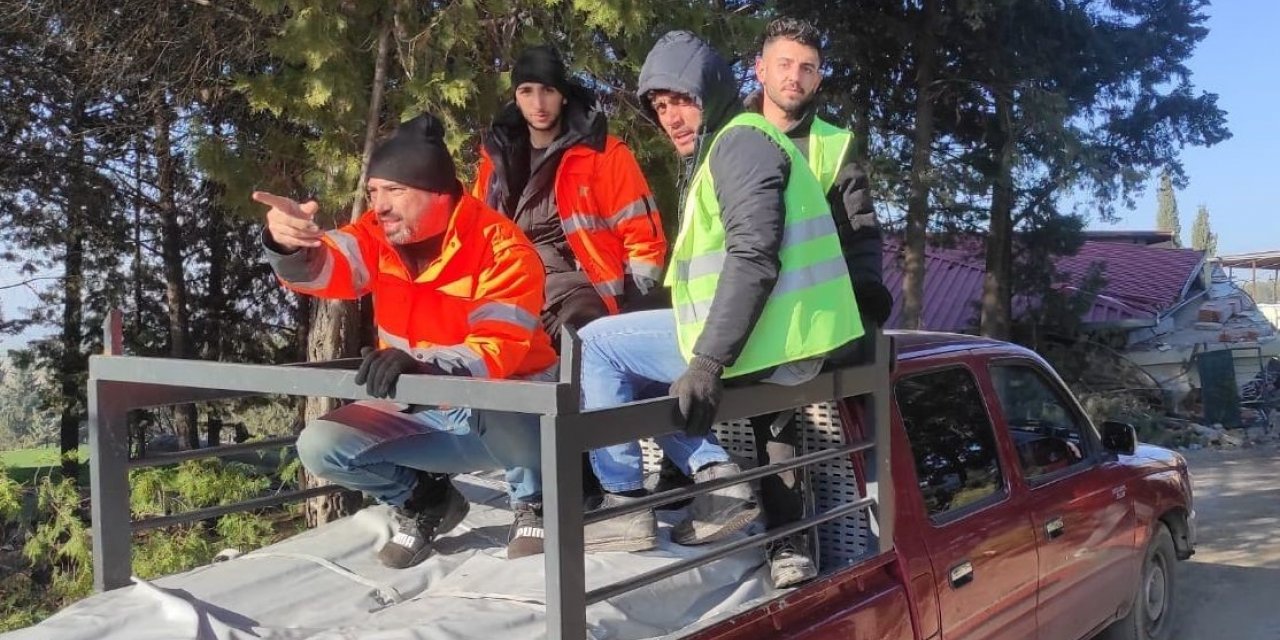 Gönüllü NEVÜ öğrencileri deprem bölgesinde