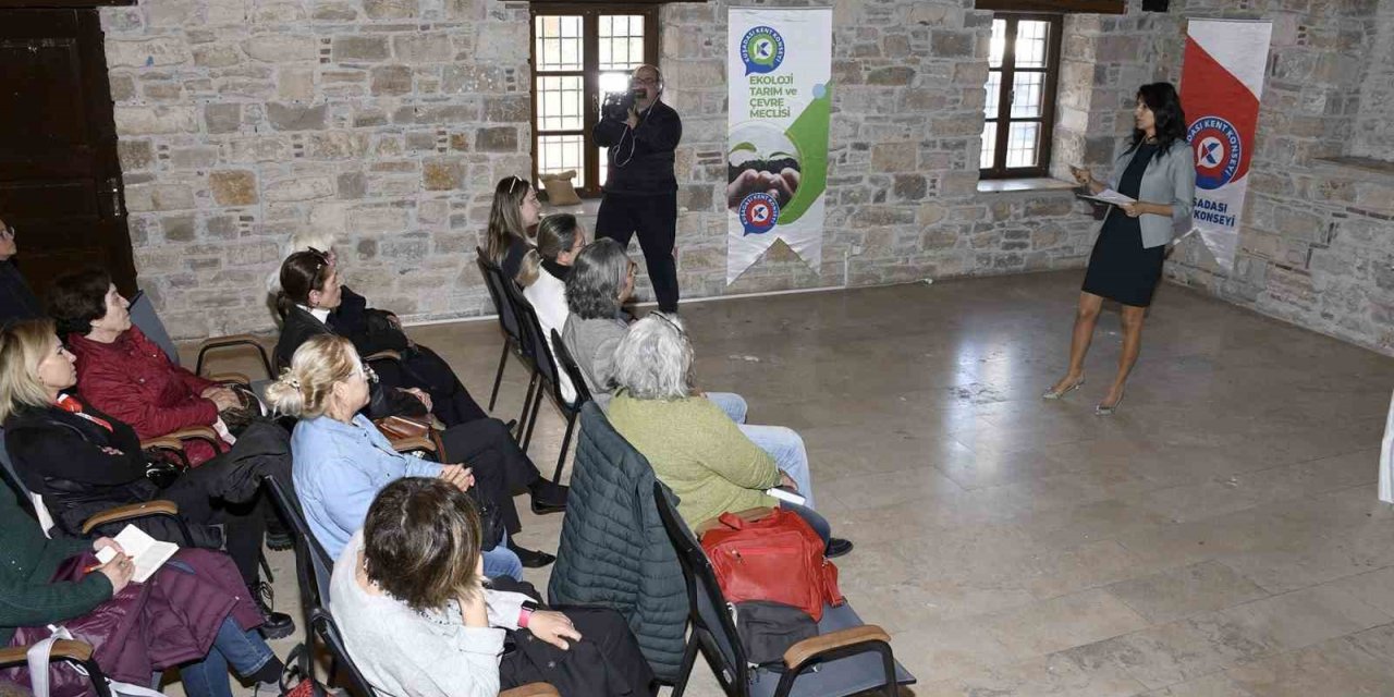 Kuşadası’nda psikologlar depremzedeler için bir araya geldi