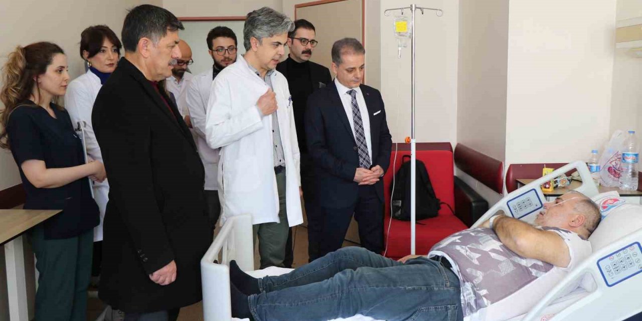 Erzincan’da yaralı depremzedelerin tedavileri sürüyor