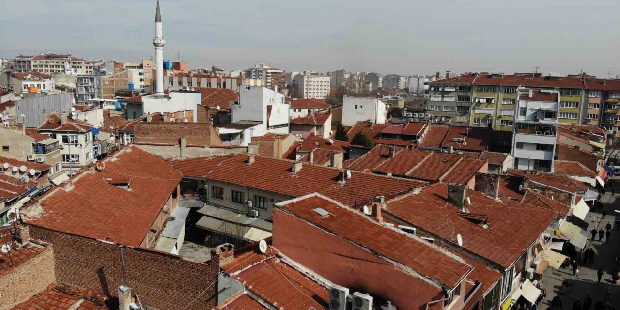 Eskişehirli esnafların bazıları depremzedelere evini açtı, bazıları kirada indirim yaptı