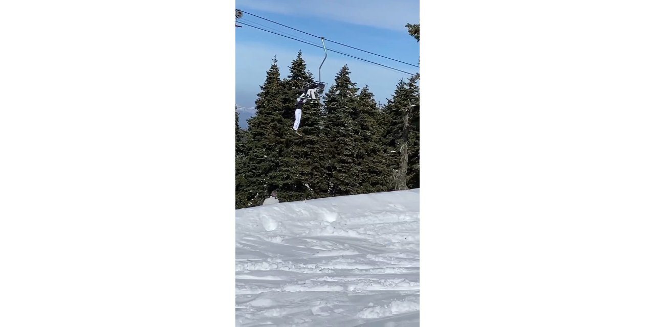 Uludağ’da bir kayakçı telesiyejde böyle asılı kaldı