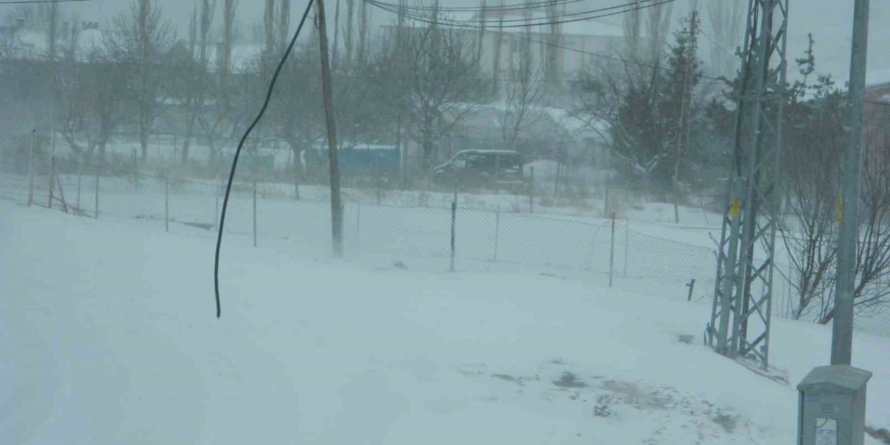 Posof’ta eğitime kar engeli