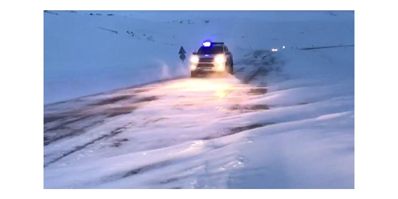 Sahara Geçidinde kar yağışı ve tipi ulaşımı olumsuz etkiliyor