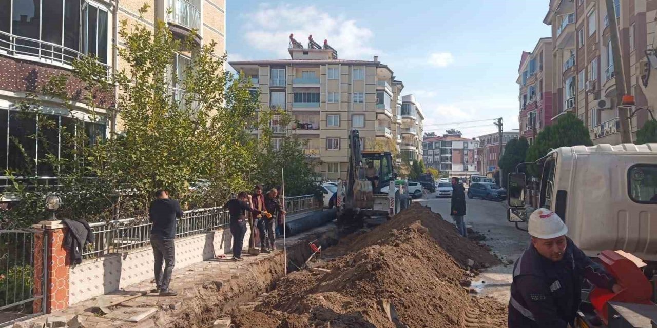 Cennetayağı Mahallesi’ne yeni yağmur suyu hatları döşeniyor