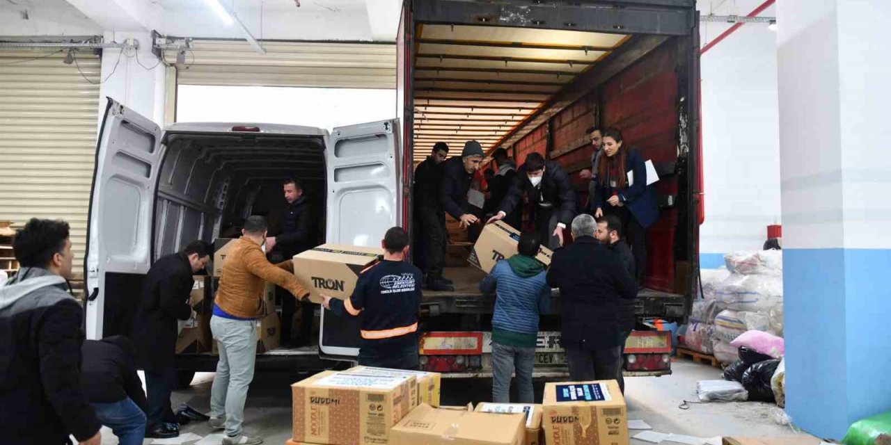 Esenyurt’tan deprem bölgesine 543 bin ihtiyaç malzemesi gönderildi