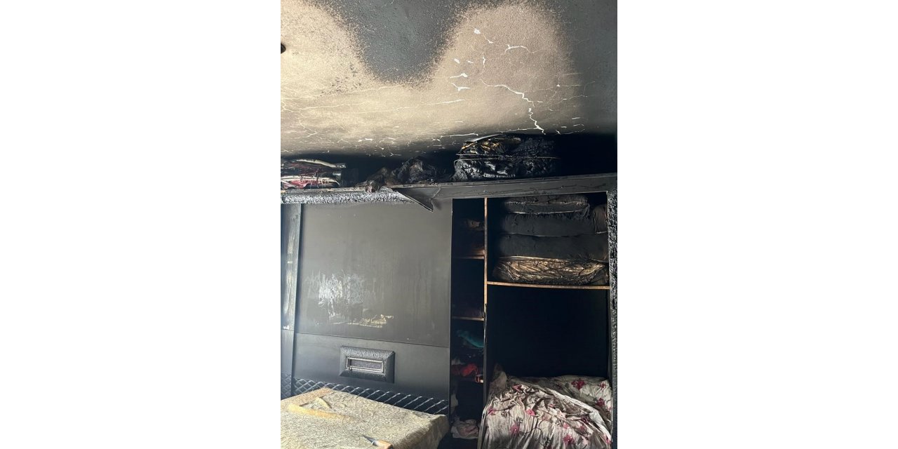 Elektrik kontağından çıkan yangında ev kullanılamaz hale geldi