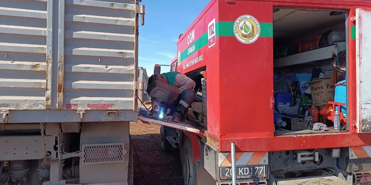 Deprem bölgesinde bozulan araçların imdadına seyyar tamir aracı yetişiyor