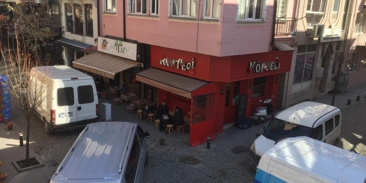 Trafik sıkışınca hem sürücüler hem de sokak sakinleri gerildi