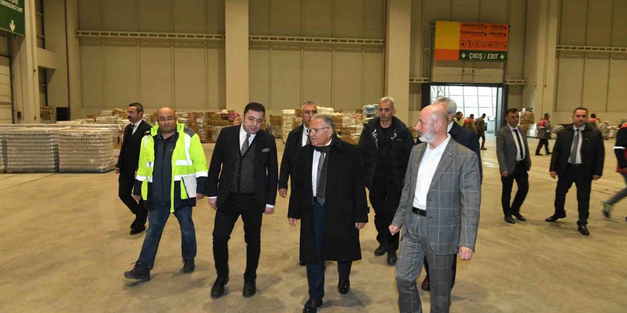 Başkan Büyükkılıç: "Deprem bölgesine yardım, bin tıra ulaştı"