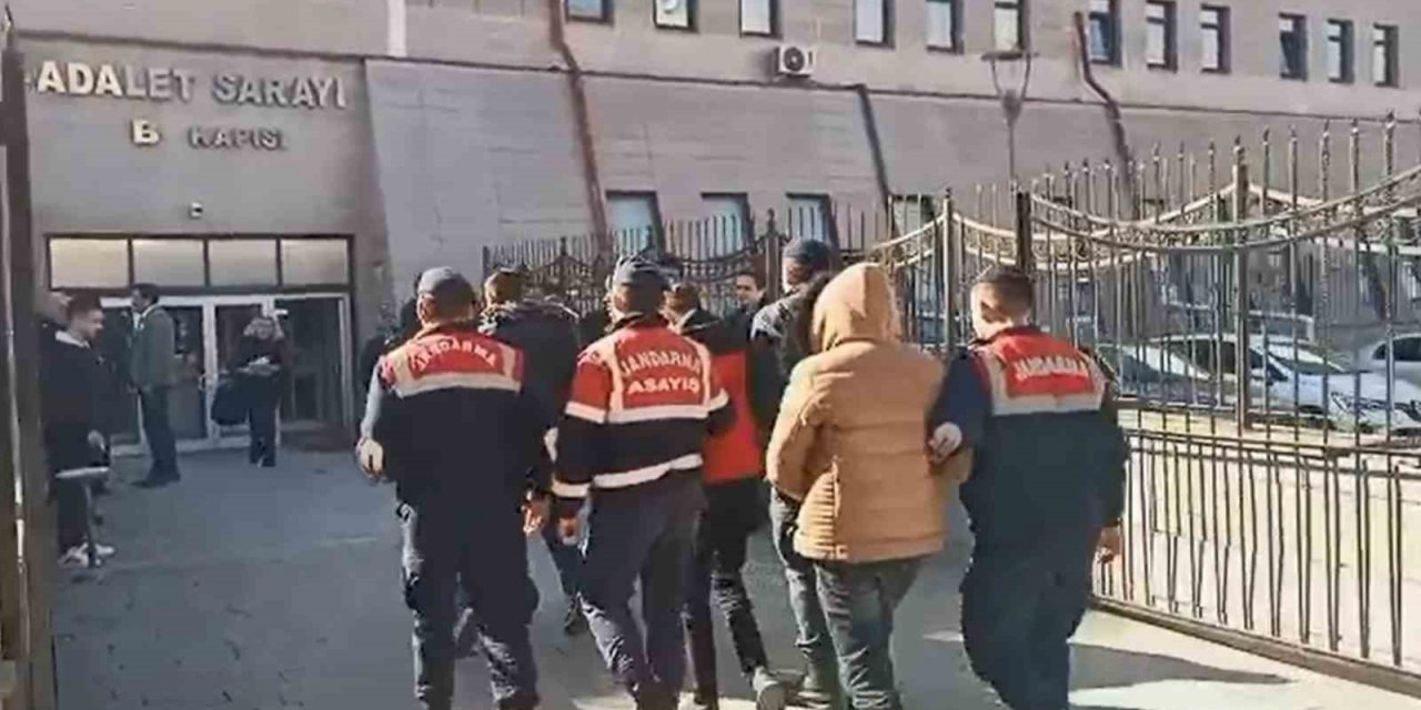 Hırsızlık şüphelisi 3 kişi tutuklandı