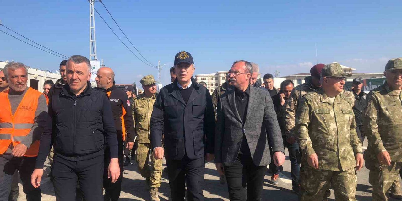 Bakan Akar Nurdağı’nda incelemelerde bulundu