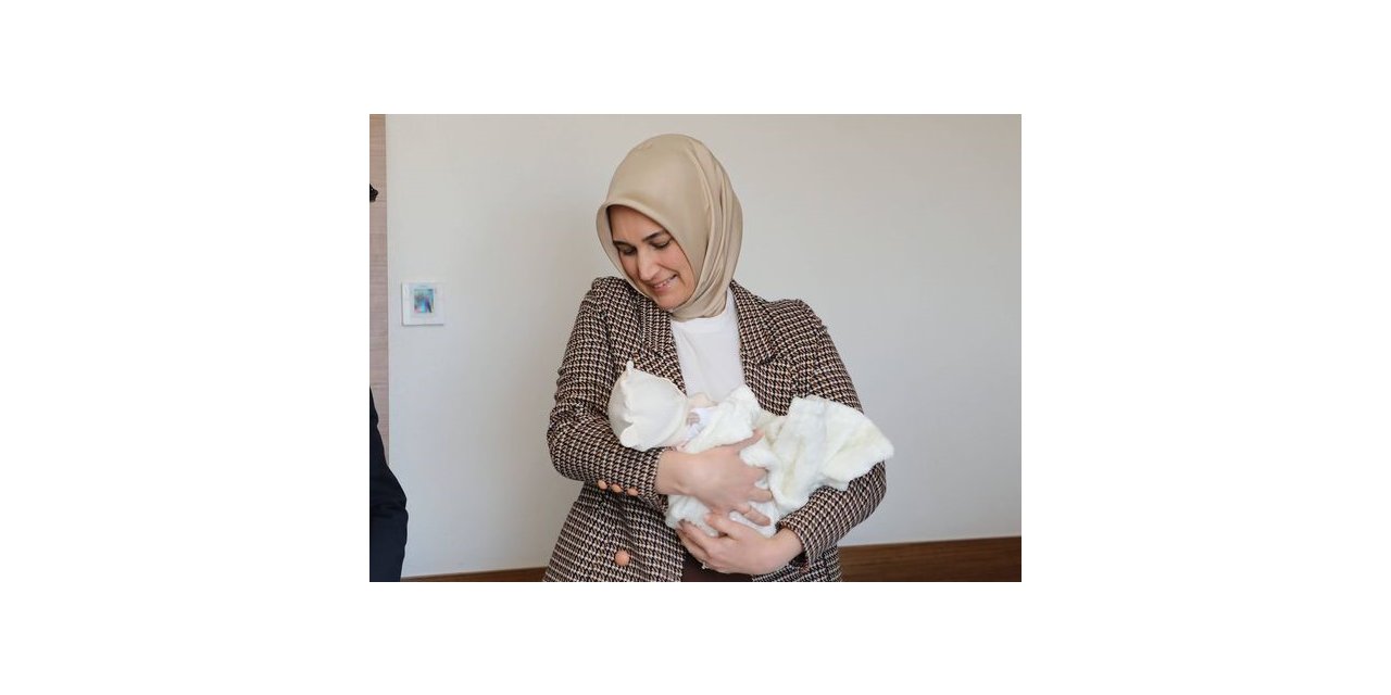 Vali doğum yapan depremzede anneleri tebrik etti