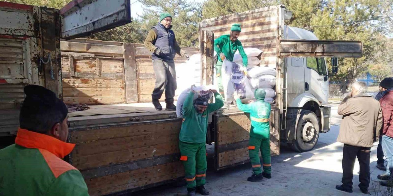 Gönüllü personel deprem bölgesinde