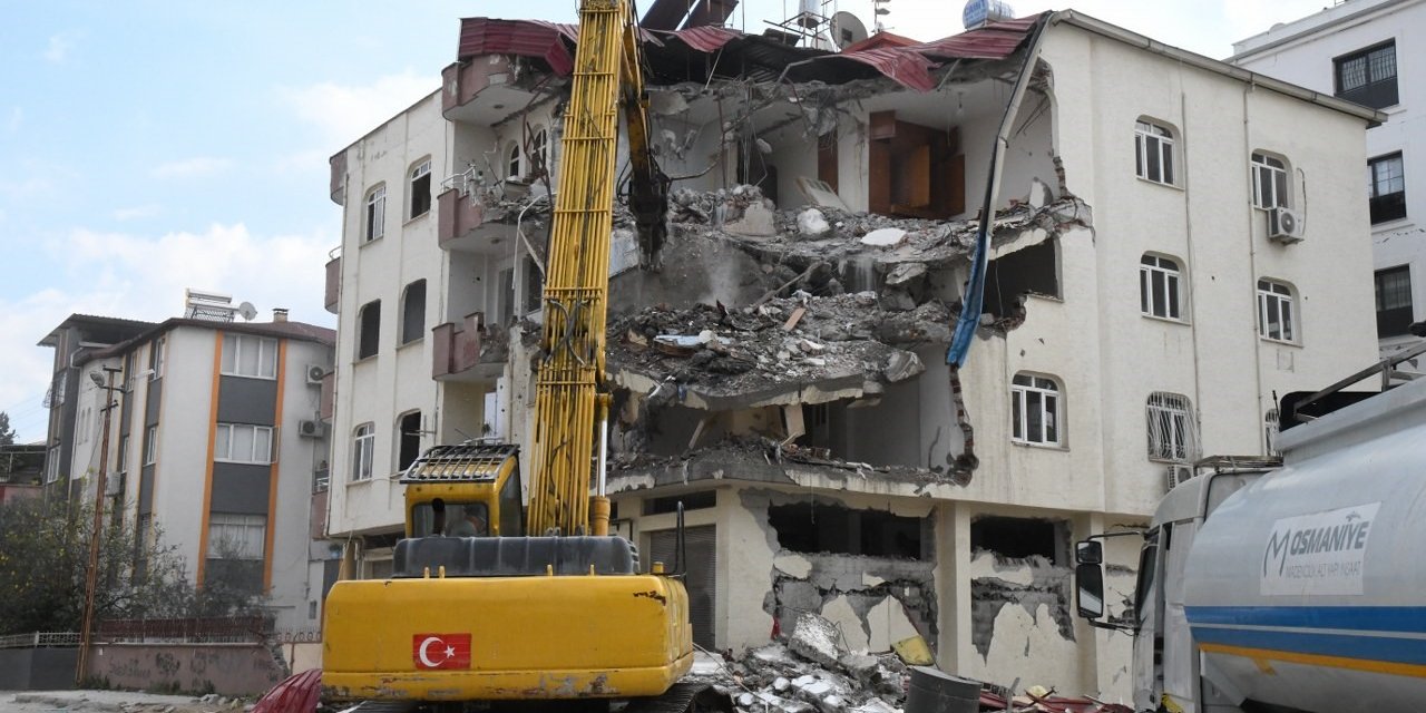 Osmaniye Barosu ağır hasarlı binaların yıkılmasına tedbiren durdurma kararı aldırdı