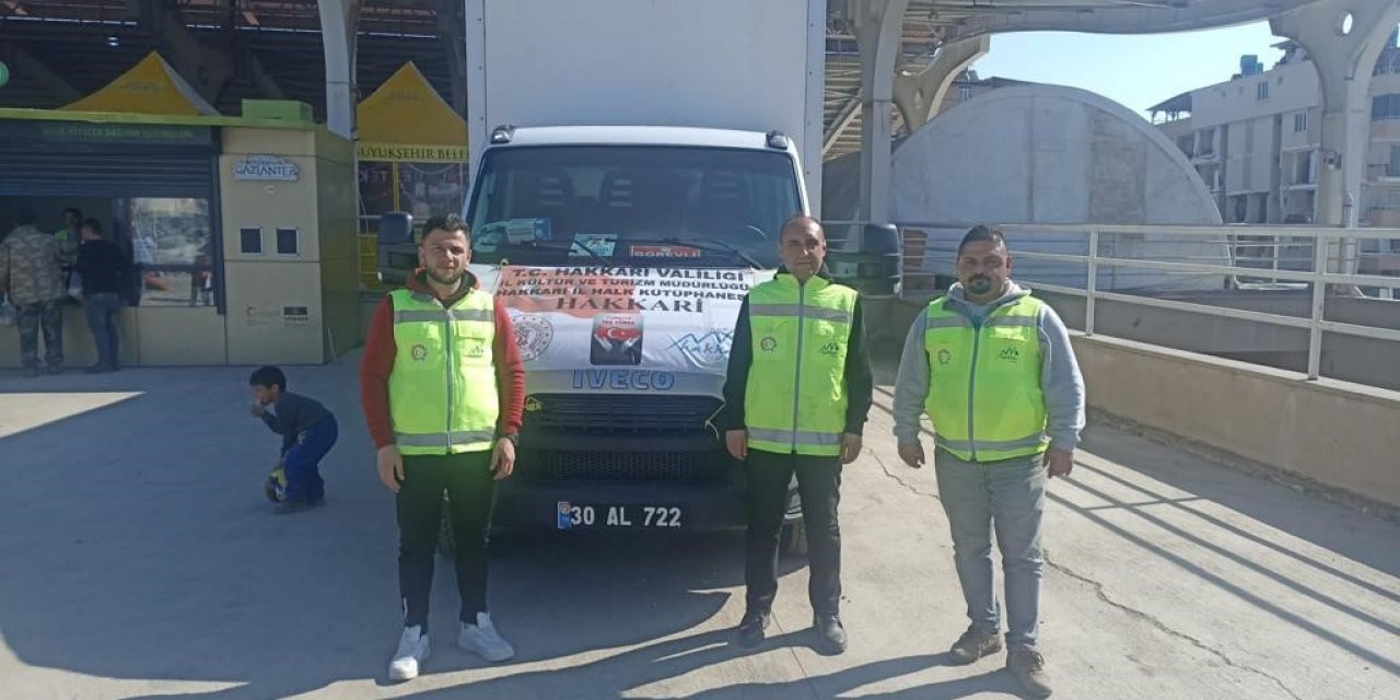 Hakkari’deki gezici kütüphane deprem bölgesinde