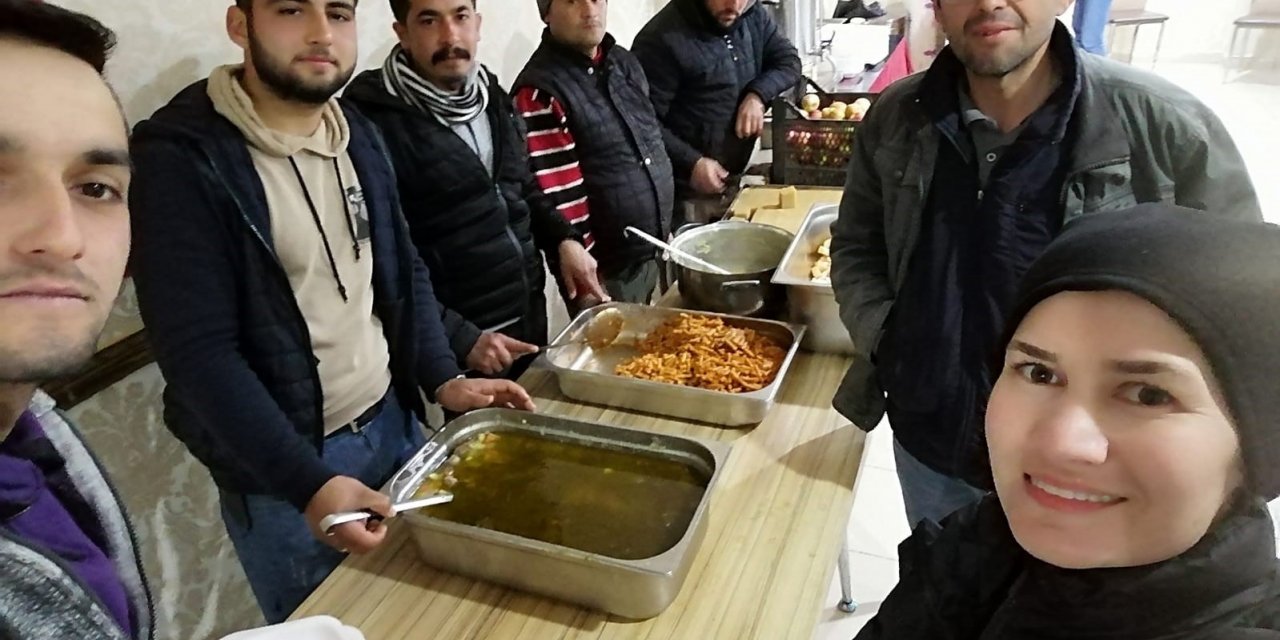 Deprem bölgesinde günde 10 bin kişilik yemek çıkarttı