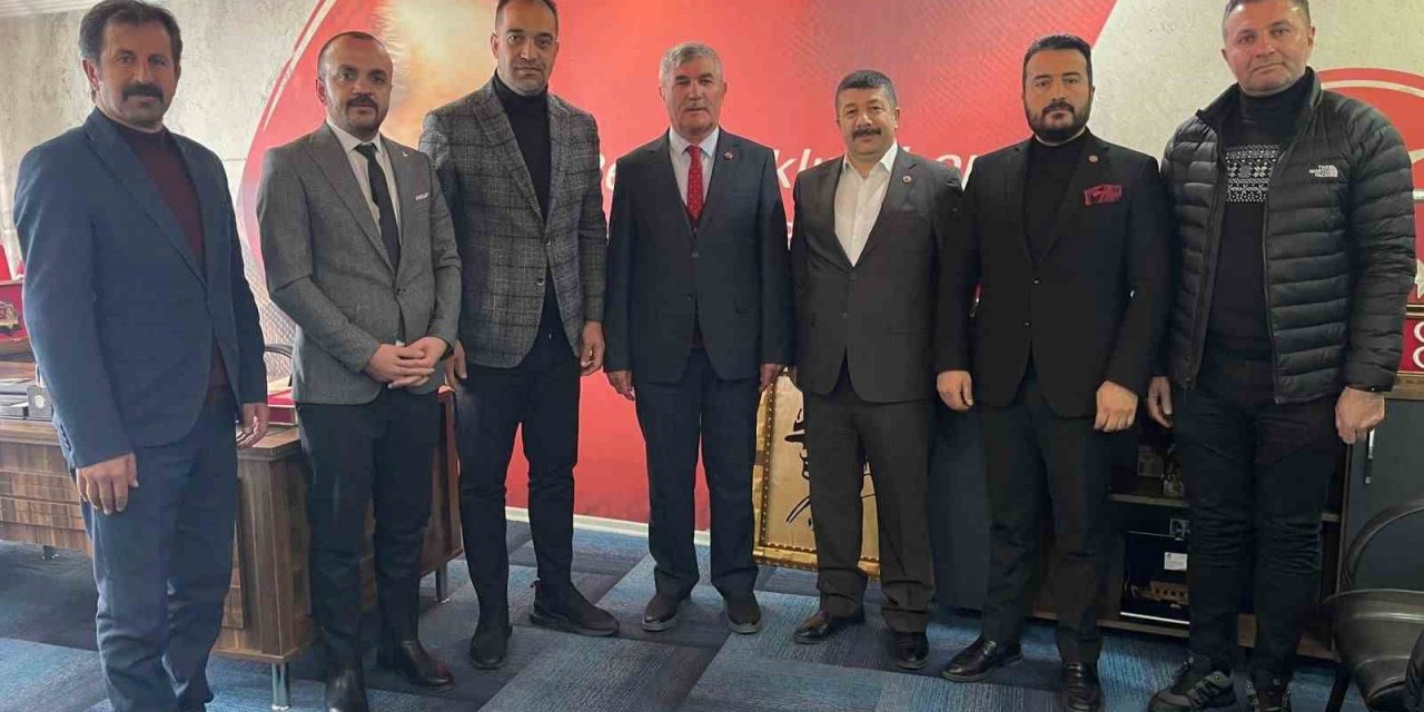 Oltu’da MHP’ye iki meclis üyesi
