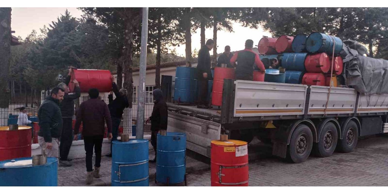 Meslek liselileri deprem bölgesi için soba ve hijyen maddesi üretti