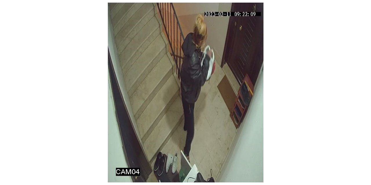 Antalya’da çamaşır ve ayakkabı hırsızı kadınlar kamerada