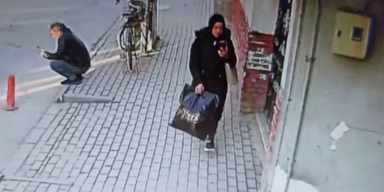 Yardım görevlisinin çantasını çalan kadın kameraya yansıdı