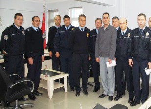 Akşehir'de başarılı polisler ödüllerini aldı