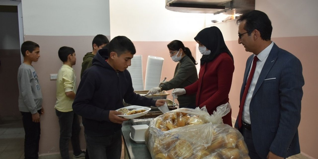 Karaman’da ücretsiz yemek uygulamasının çerçevesi genişletildi