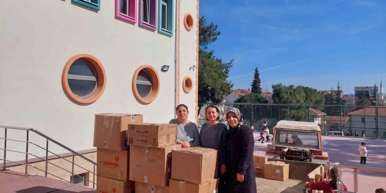 Öğrenciler, depremzede çocuklar için oyuncaklarını paylaştı