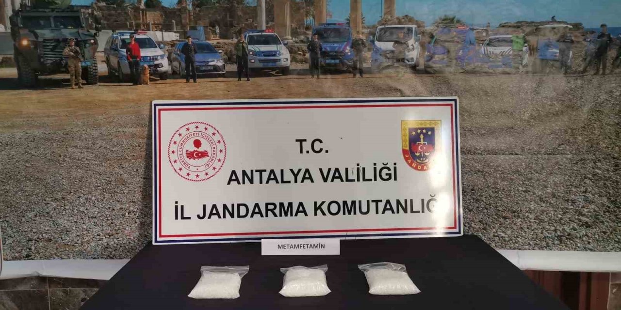 Kendini depremzede gibi tanıtıp uyuşturucu sevkiyatı yapan şahıs yakalandı