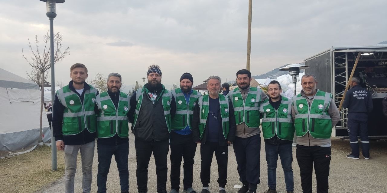 1999 depremini yaşayan Sakaryalı öğretmen ve memurlar depremzedelerin yardımına koştu