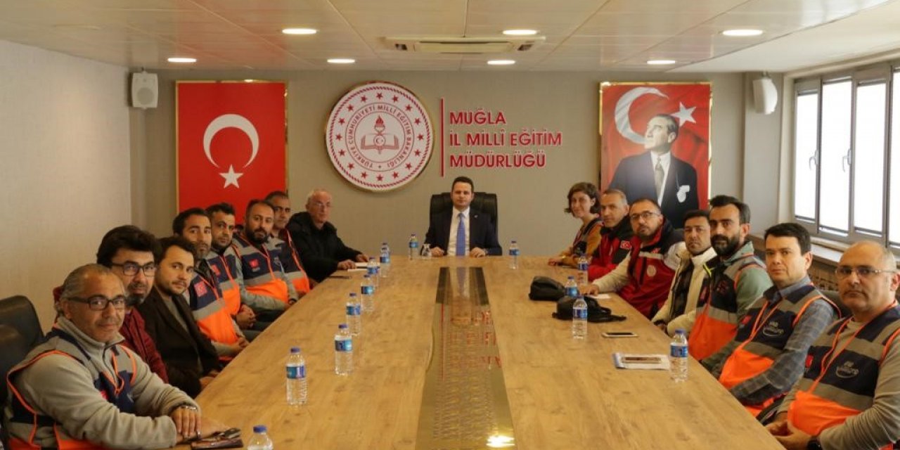 Muğla AKUB ve AFAD gönüllüsü 19 kişi deprem bölgesindeki görevini tamamladı