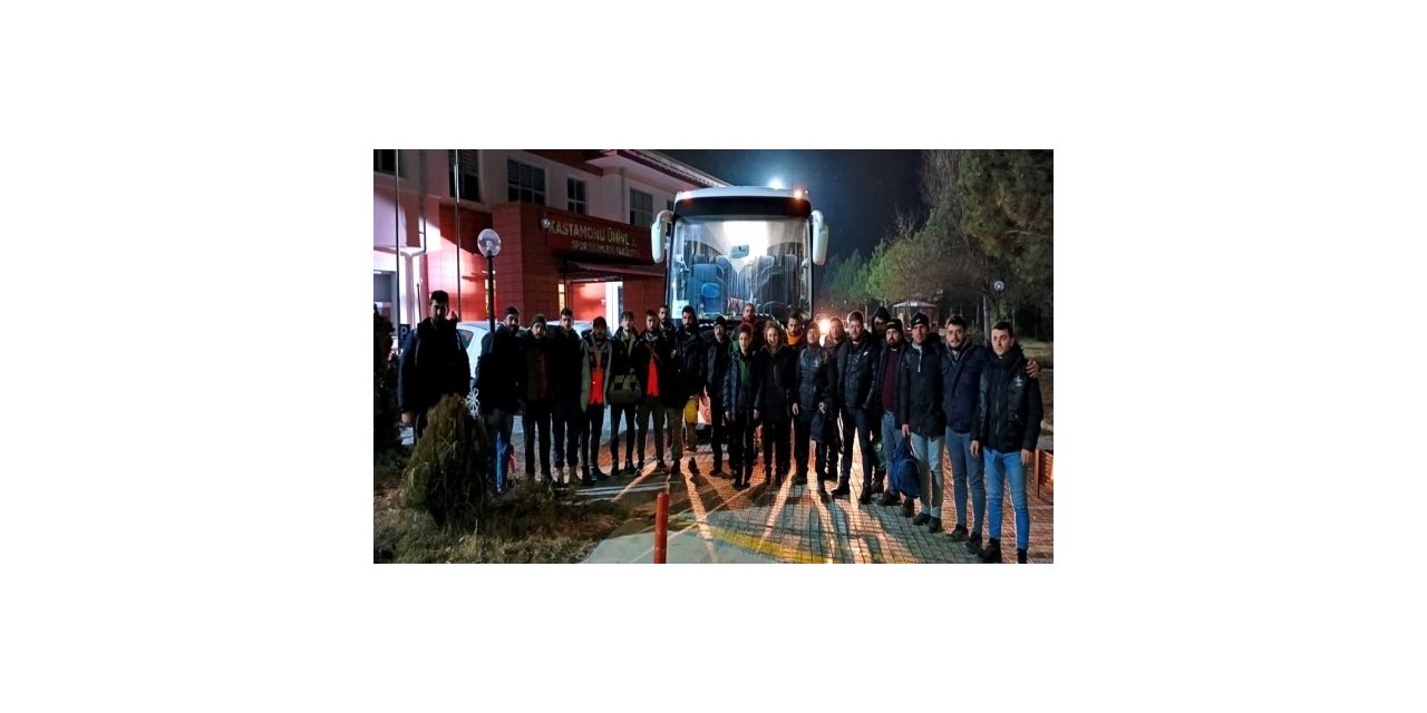 Kastamonu Üniversitesi ekibinden deprem bölgesindeki afetzedelere yardım eli