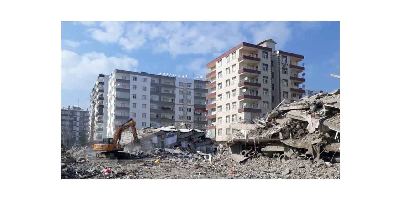 Acil yıkım kararı verilen 35 yapıdan 3’ünün yıkımı tamamlandı