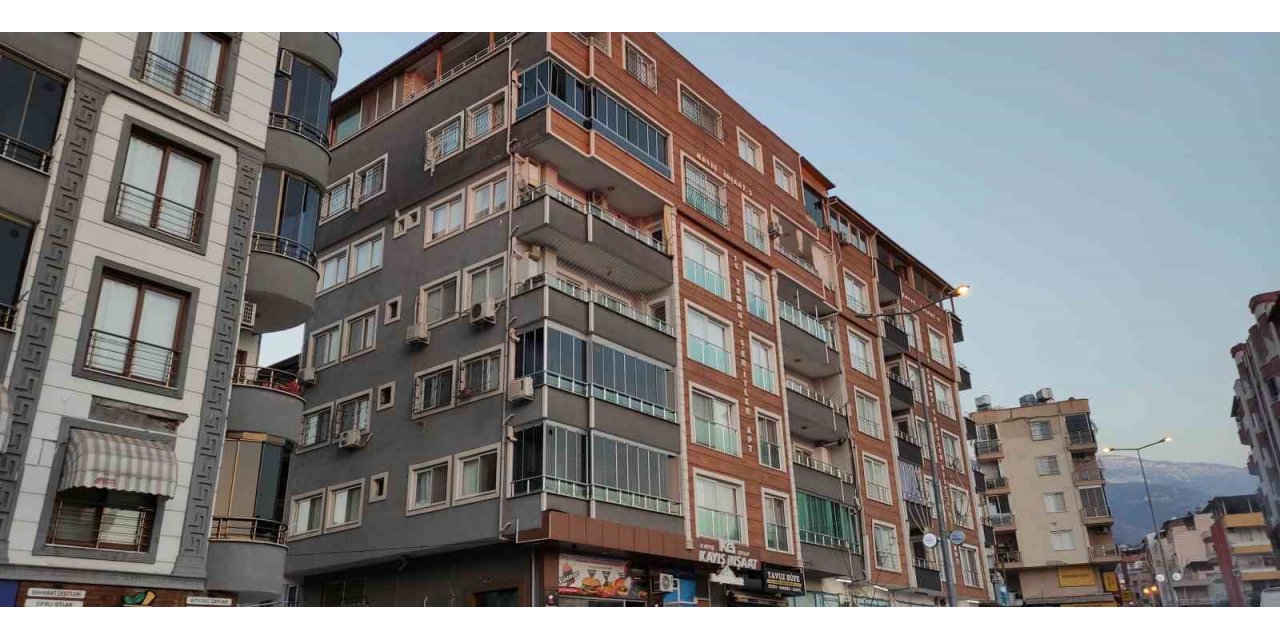 Sürekli istenilen bağış nedeniyle sektörü bırakan müteahhidin hiçbir binası yıkılmadı