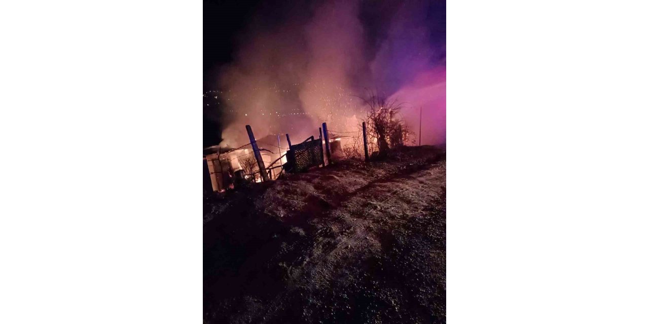 Kulübeler alev alev yandı